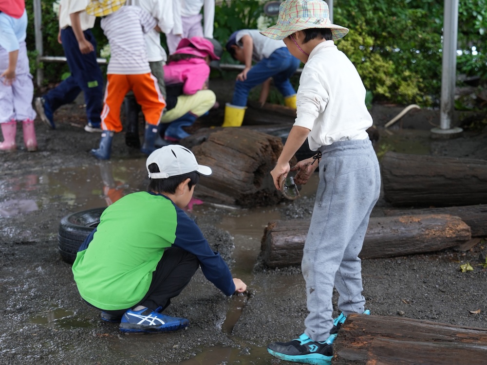 2年生　休み時間　雨上がり　