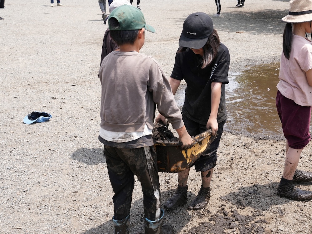 3年　田おこし　土運び