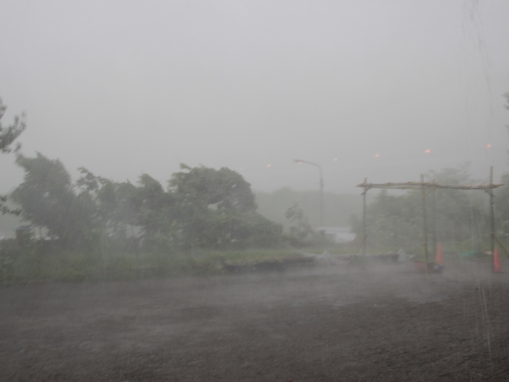 激しい通り雨