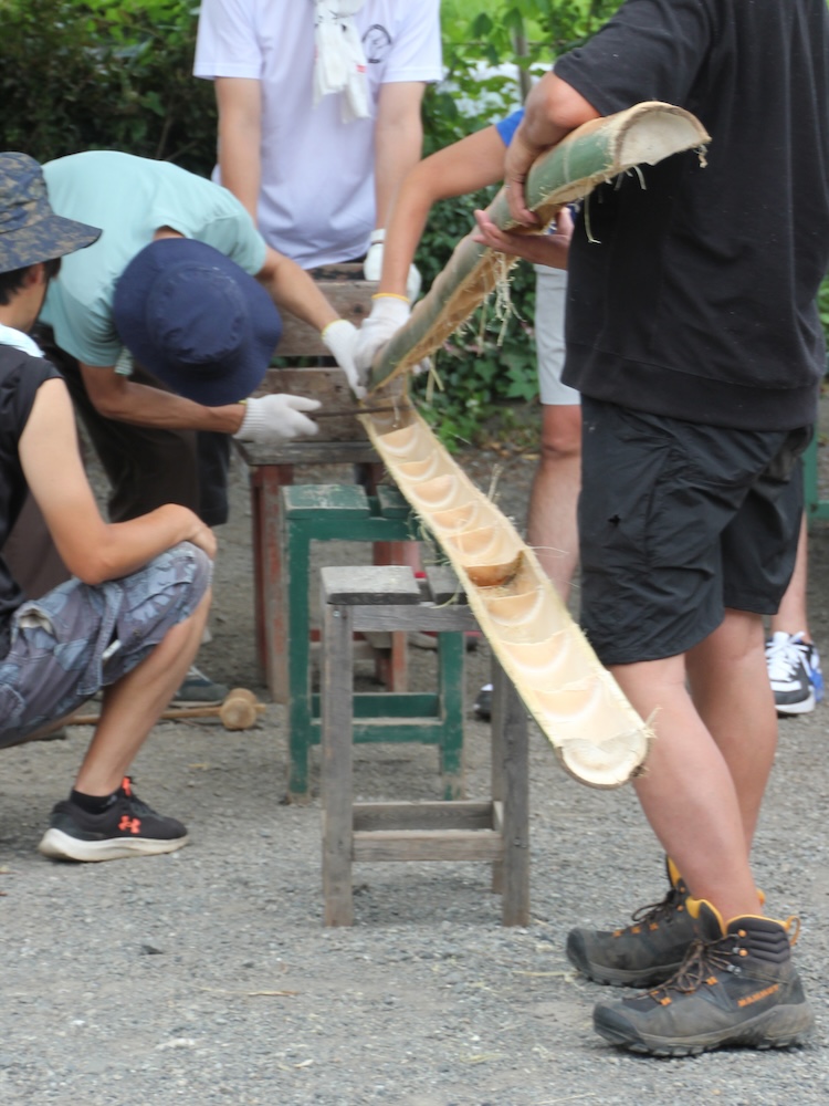 夏休み学童　流しそうめん　竹割り　保護者