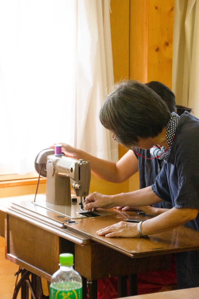 体験授業　ワークショップ　　
8年　中学2年　手仕事　足踏みミシン１