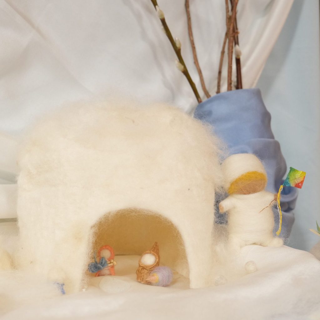 １年生教室　季節のテーブル２