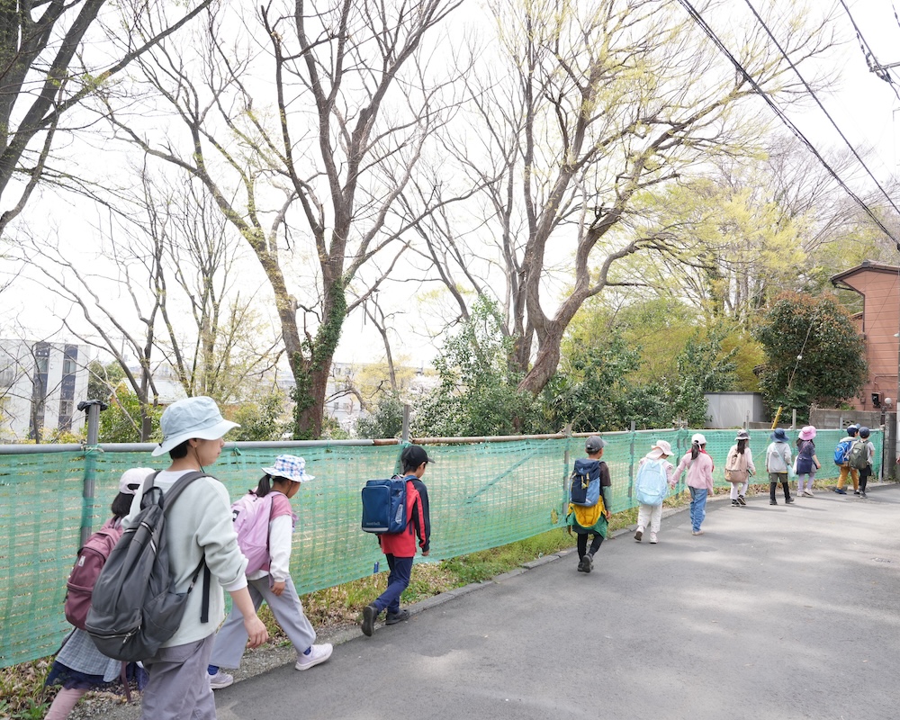 校舎跡地を行く