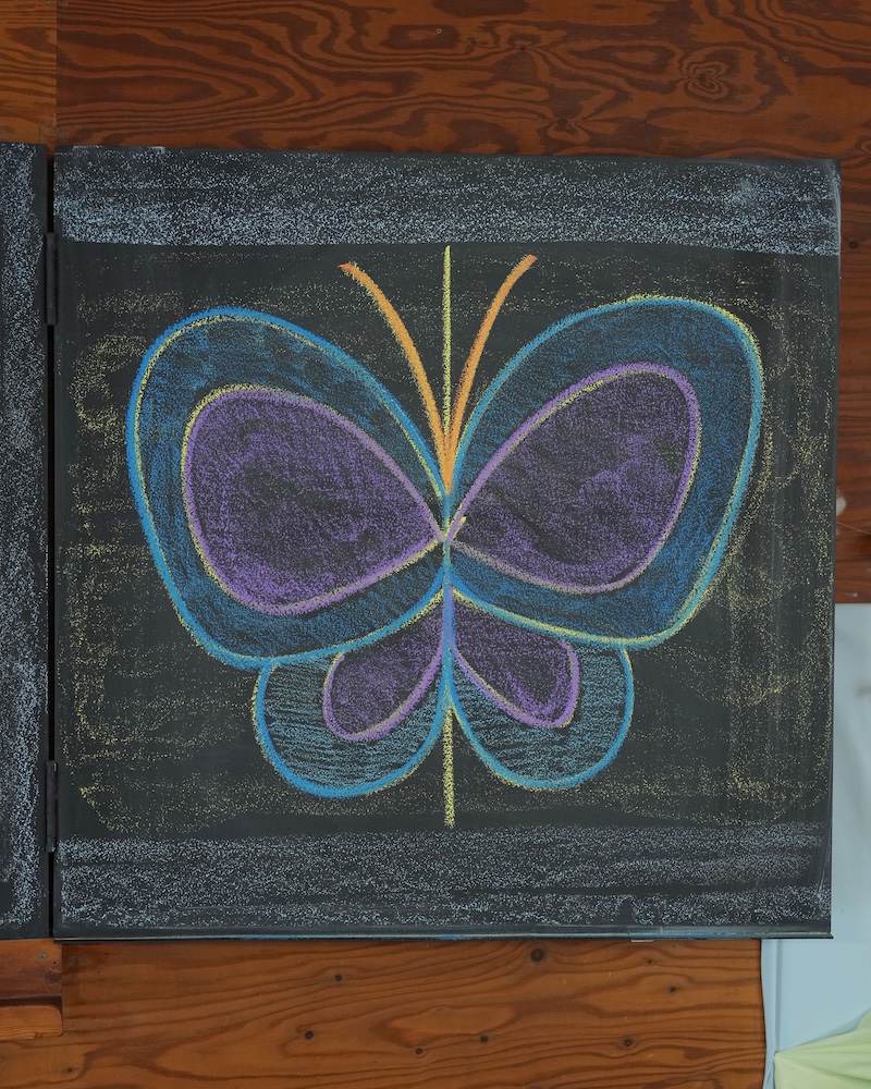 ２年　フォルメン線描　黒板画４−２