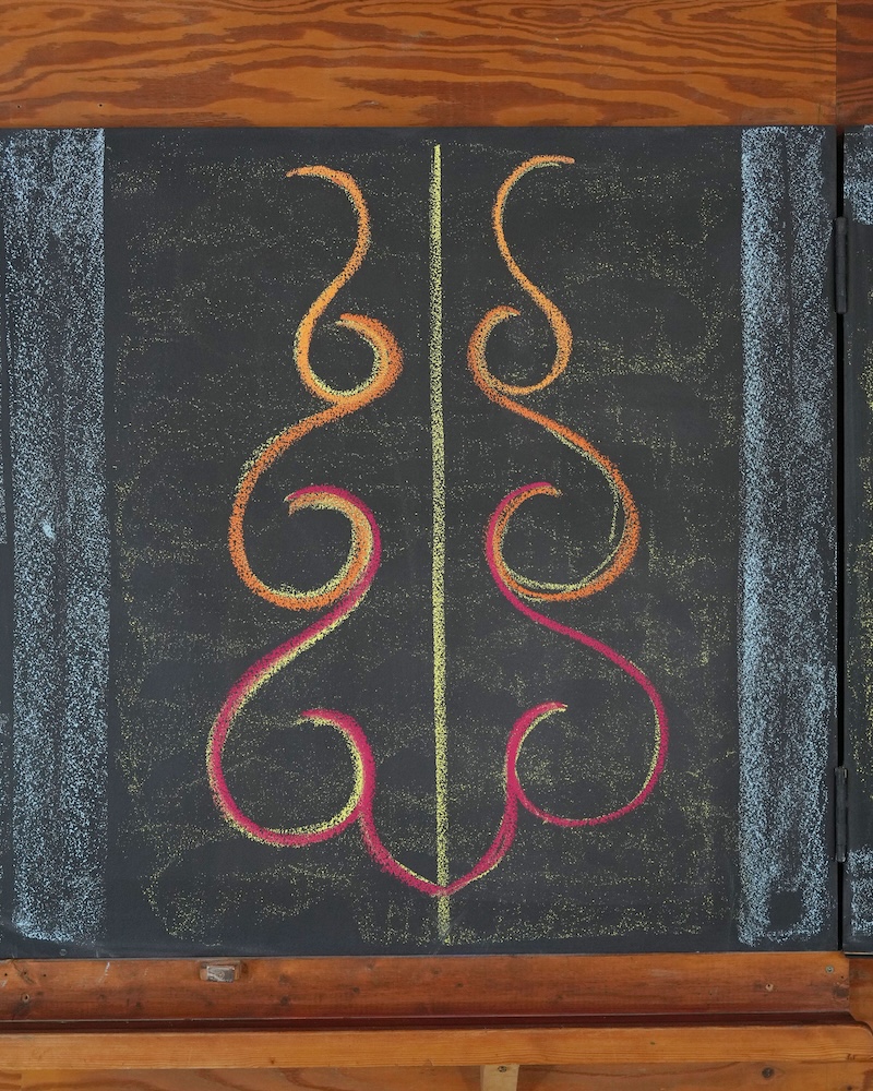 2年　フォルメン線描　黒板画４−１