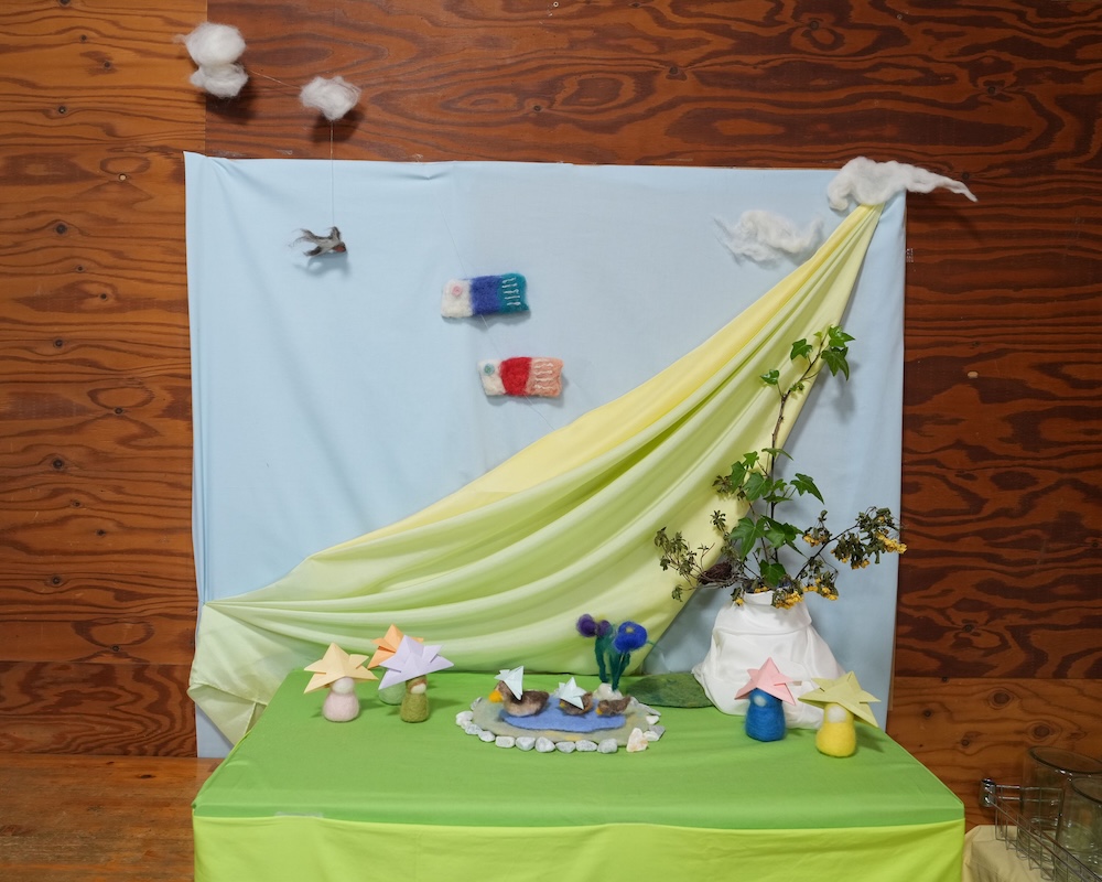 2年 教室 季節を祝うテーブル
