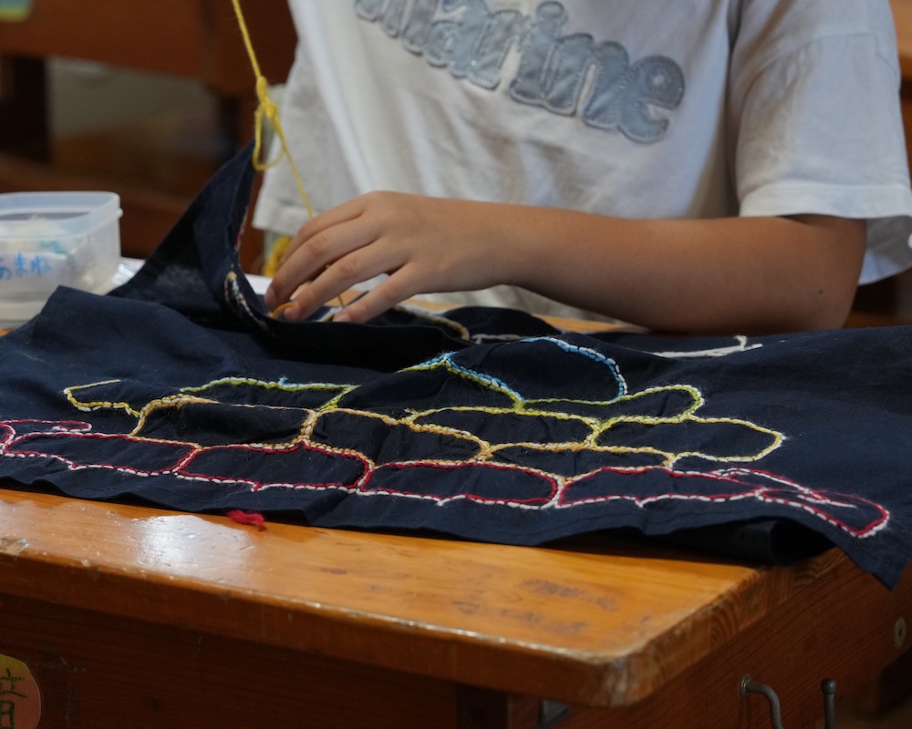 3年 刺繍 アイヌ文様1