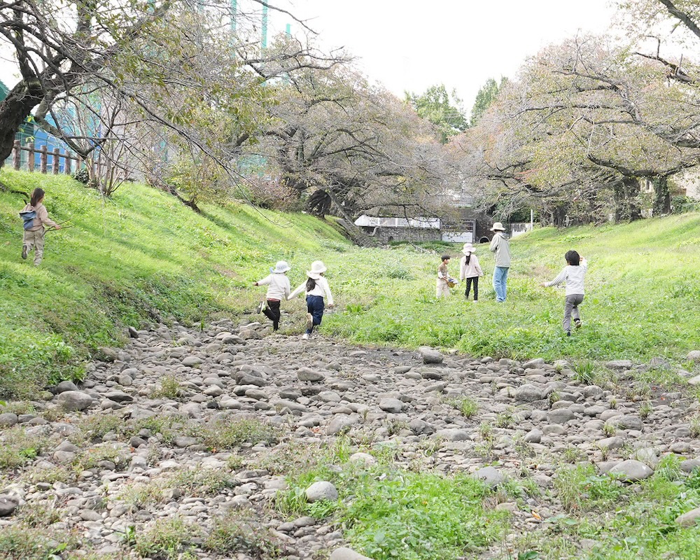1年 お散歩 鬼ごっこ