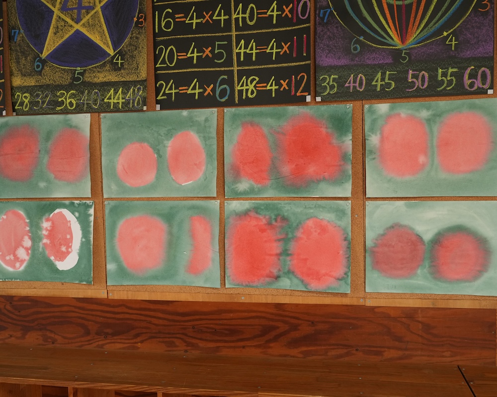 2年 水彩画 赤と緑1