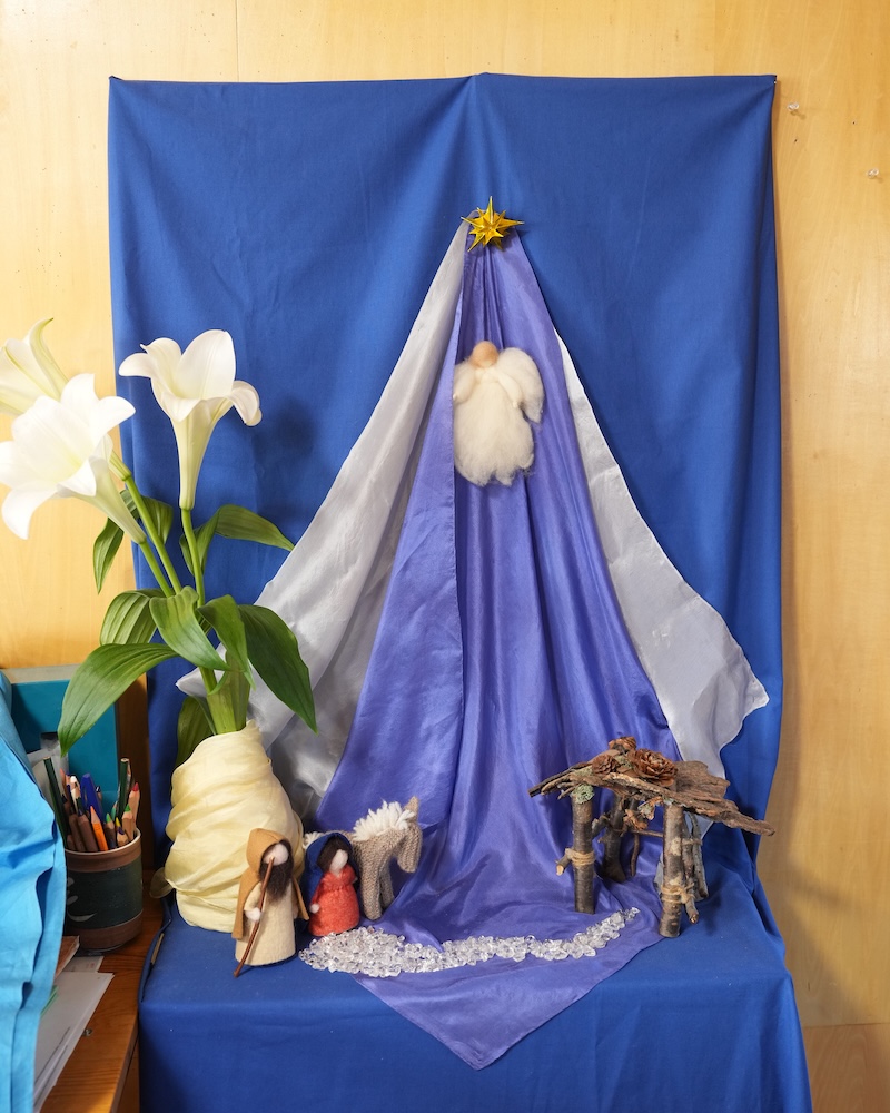 ６年生教室　季節のテーブル