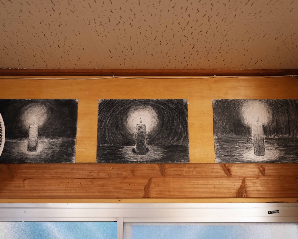 ７年　美術　明暗法素描　ローソク２