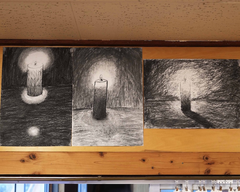 ７年　美術　明暗法素描　ローソク１