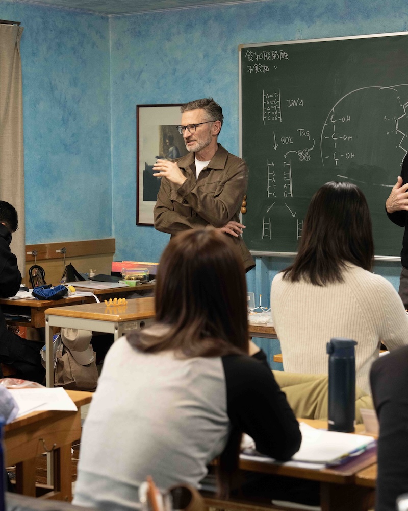 12年　化学授業　メッケレンブルク先生