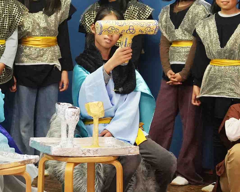 4年　学内学習発表会　劇　トールのハンマー　北欧神話