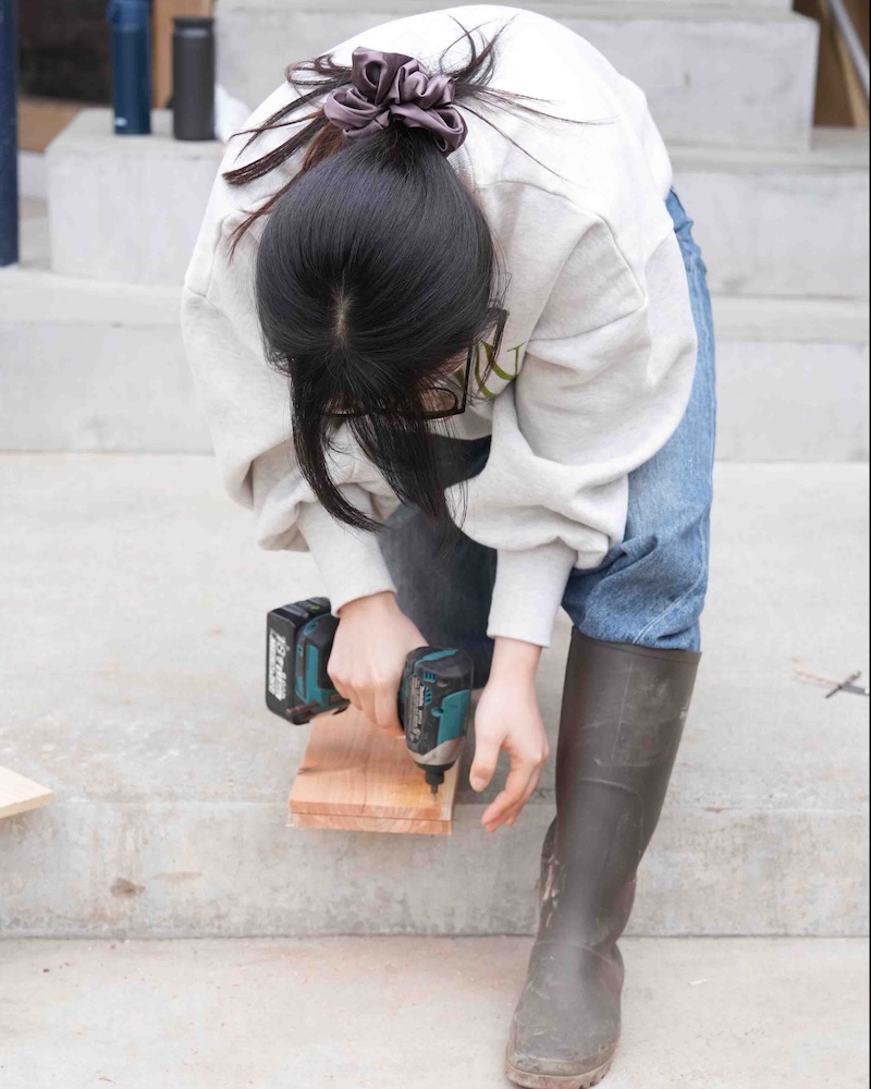 １２年　社会芸術活動　穴あけ