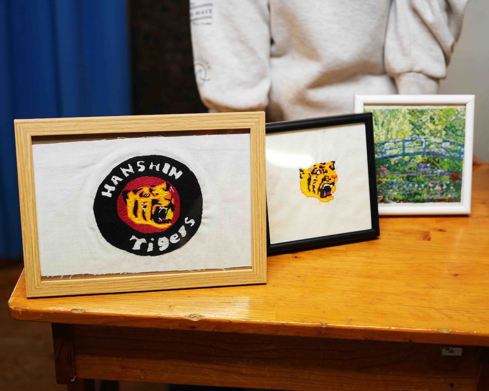 8年　プロジェクト　クロスステッチ　タイガースとモネ